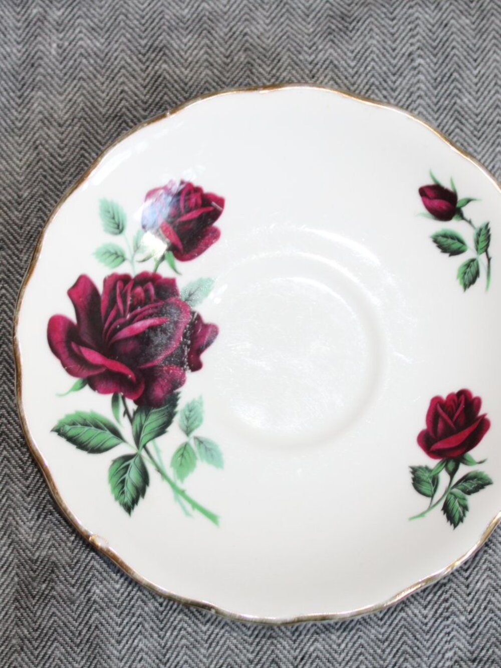 Vintage/MCM Royal Vale Red Roses White China Saucer w/ Gold Rims - Picture 14 of 14